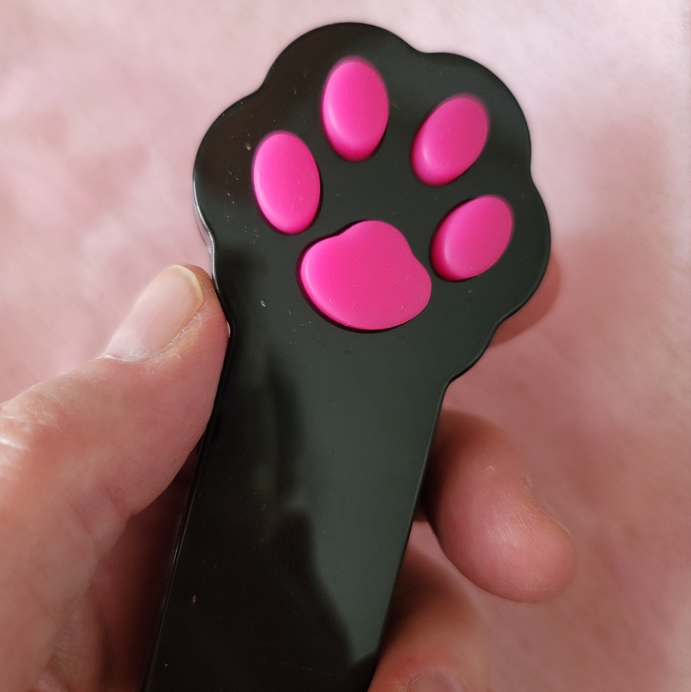 BAREFOOTPETS(tm) NEW! Kitty Laser Pointer BLACK